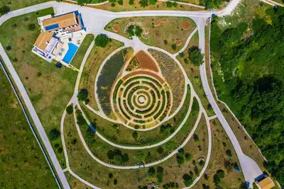 Image de Villa moderne de 5 chambres pour 10+1 personnes avec piscine chauffée et grand terrain