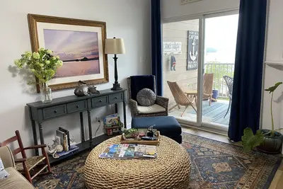 Image de Ml, 1Bedroom, 1 bath, Lakefront, best views around! Pet Fee -ask about Esa policy