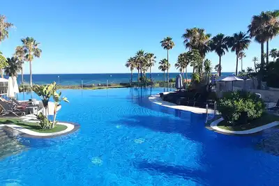 Image de Spacious 2-Bedroom Luxury Apartment in Mar Azul, Estepona