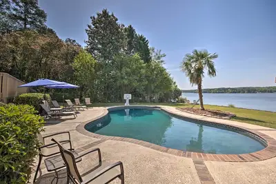 Image de Impeccable Home w/ Dock & Pool on Lake Wateree!