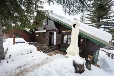 Image de Les Sorbiers - Risoul 1850: Chalet de charme 10 personnes en bord des pistes.