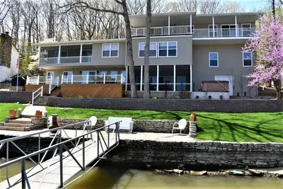 Image de The Family Jewel at the Lake