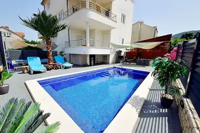 Image de Joli appartement avec Wifi, climatisation, piscine privée, Tv, terrasse et parking