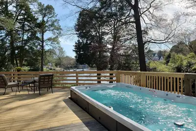 Image de St Michaels-Private Waterfront, Huge Deck& 19’Swim spa-pool, Kayaks, 2 MBRooms