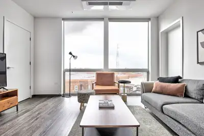 Image de Luxe Logan Square 2br w/ Gym, Roof Deck, 1 block to L, by Blueground (Id #Chi371)