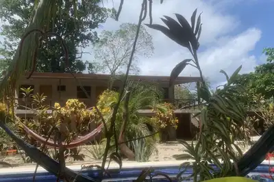 Image de Lodge located in a jungle setting - room 4 (family room)