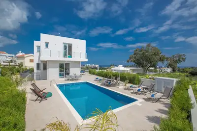 Image de Villa Po490b, Villa Protaras moderne de 5 chambres avec piscine, à proximité des plages