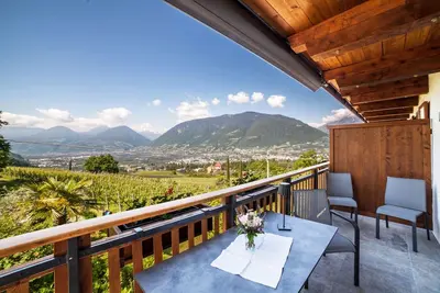 Image de Appartement de vacances \"Pinot\" avec vue sur les montagnes, Wi-Fi, balcon et jardin