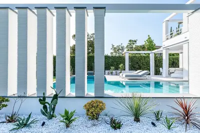 Image de Luxury Waterfront 5 Stars Villa with 6 Bdr 7 Bth Private Pool near to the beach