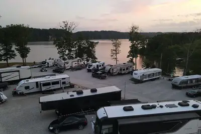 Image de Serenity at Sunny Beach Rv Resort in the quiet part of the Ozarks