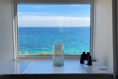 Image de Stunning Beach Front Apartment - Watch the dolphins over breakfast