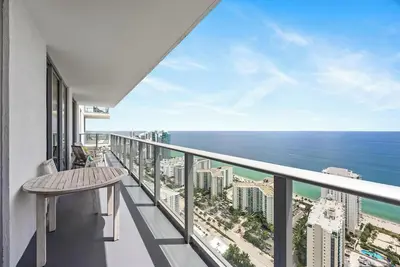Image de Ocean View Condo with Pool, Balcony and Luxury!