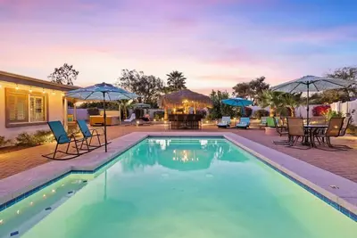 Image de The Peacock Oasis: Saltwater Pool Retreat