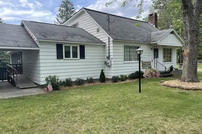 Image de Spacious 2200 Sq Ft- 3 bedroom/3 bathroom house in downtown Roscommon