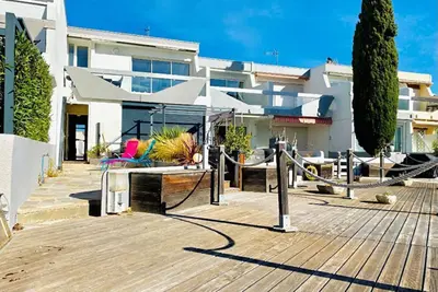 Image de Magnifique Marina avec Jacuzzi devant le plan d'eau, Grau du roi, Port Camargue