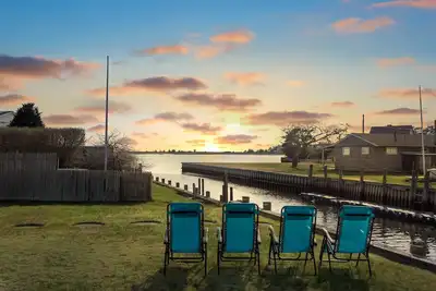 Image de Fun and Chic Southampton Waterfront Cottage