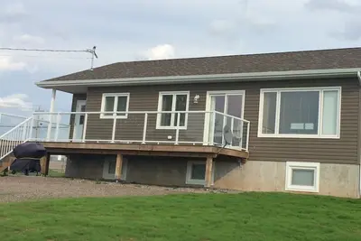 Image de Downstairs (Unit 2) in New House, Deck, Hiking Trails Nearby