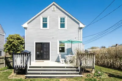 Image de Walk to Beach/Cliff Walk! Fantastic Location! Winter Rentals! Fenced yard! Pets!