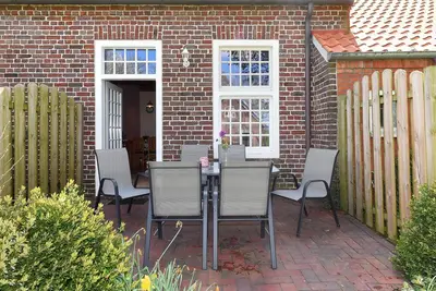 Image de Ferienwohnung Taubenschlag - Ferienhof Historisches Altwerdumer Grashaus in Werdum