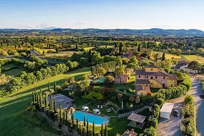 Image de Luxury Oasis: Your Exclusive Private Villa Retreat in Tuscany