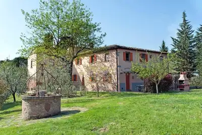 Image de Appartement à Peccioli, rez-de-chaussée, terrasse privée, WiFi, piscine, familial