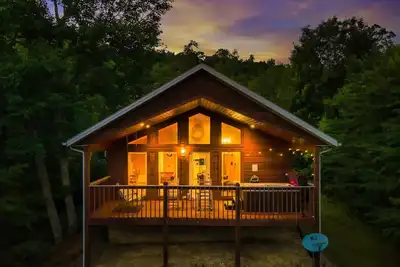 Image de 7mins to Smokies Secluded Mountain view Romantic sunsets with hot tub
