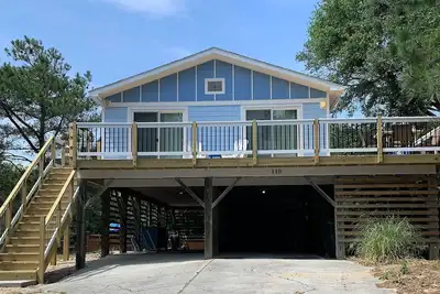 Image de D110- Large Private Saltwater Pool, 3 Bedrooms and Only 600 Yards to Beach! !