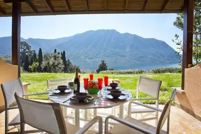 Image de Apartment sleeps 8 with amazing lake views