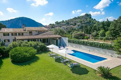 Villa Llobiner, Perfect location! A country villa by Renthousing