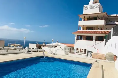 Image de Los Cristianos, sea views