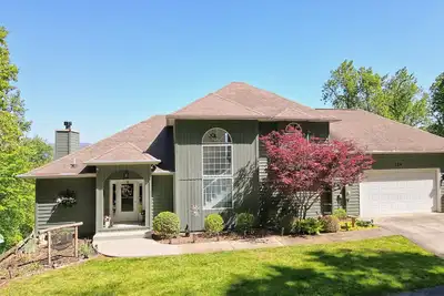Image de North Carolina mountain home with spectacular view of Lake Chatuge & Mountains!