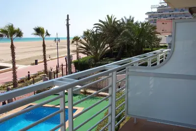 Apartment on the beachfront with pool and parking