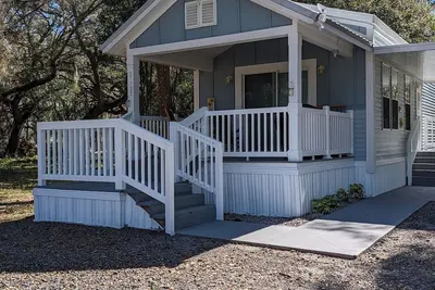 Image de Quiet & Secluded yet short distance to everything!