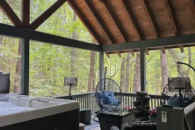 Image de Home away from home with private hot tub, golf cart and more! !