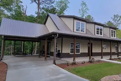 Image de Experience Valley living near the Chattahoochee River