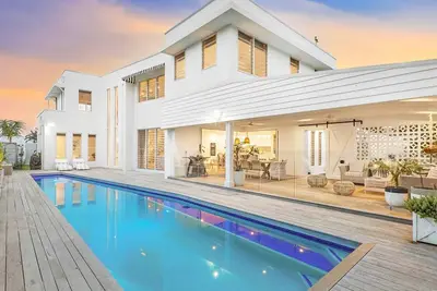 Image de Coastal Luxe - 200m to the Beach plus Pool