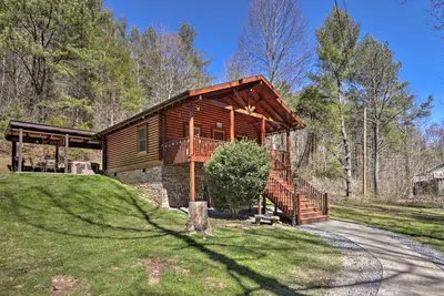Image de Cozy Log Cabin w/ Hot Tub & Fire Pit!