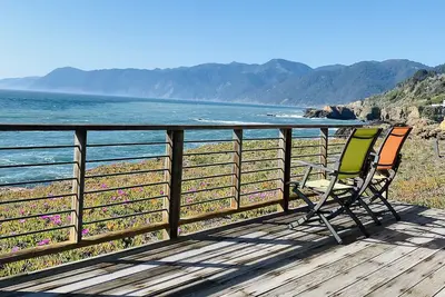 Image de Cozy Oceanfront Home! Only 30 feet from the water!