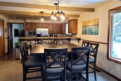 Image de Spacious Sunriver Home with Hot Tub, Patio & Forest Views