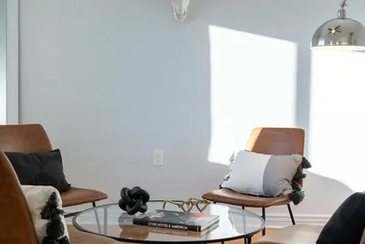 Image de Casa Blanca: Newly Remodeled House (Walk to 4th/University/Downtown)