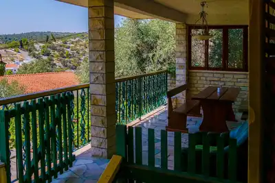 Image de Appartement de deux chambres avec la terrasse et la vue sur le mer Sevid, Trogir (A-18745-c)