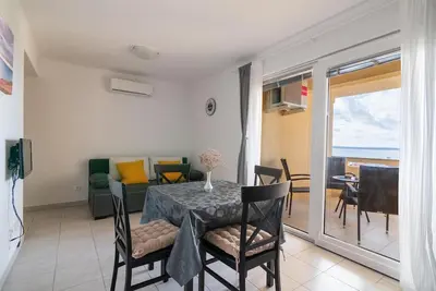 Image de Appartement d'une chambre avec la terrasse et la vue sur le mer Mandre, Pag (A-18748-f)