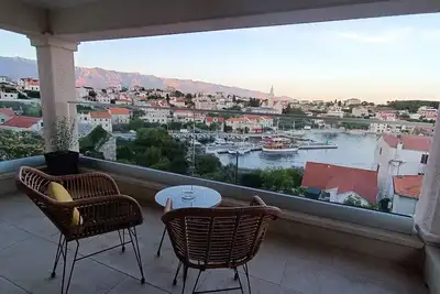 Image de Appartement de deux chambres avec la terrasse et la vue sur le mer Sumartin, Brac (A-18749-b)