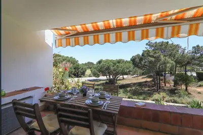 Image de Spacieux appartement de vacances Dansk avec piscine, connexion Wi-Fi, climatisation et balcon