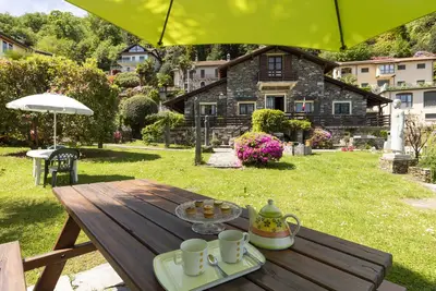Image de Studio en chalet avec vue sur le lac Stresa