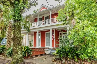 Image de Mins from Historic Downtown - Pretty Peach Palace