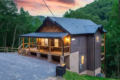 Image de 3br | Mtn Views • Hot Tub • Game Room + Sports Pkg