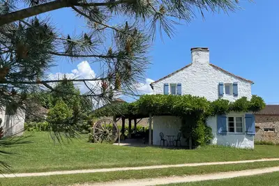 Image de Stunning Gite, private garden, large heated pool, tranquil and historic setting