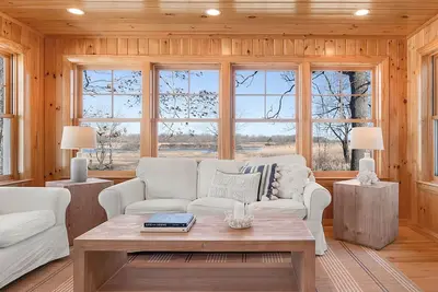 Image de Drakes Island-Renovated! -tidal water views!