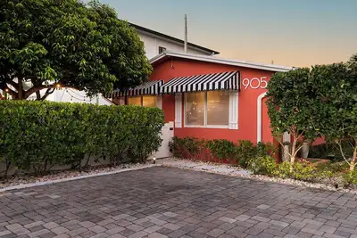 Image de Cozy two bedroom with a private porch in Delray's Hottest Neighborhood